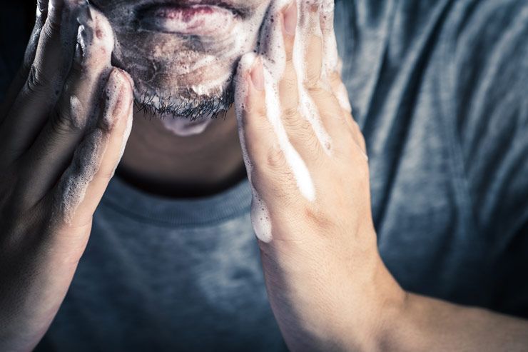 Navade, ki preprečujejo rast vaše brade