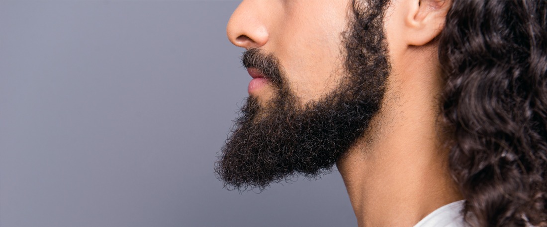 Curly Beard Rättsmedel för att räta ut och kontrollera den oroliga manen utan salongens hjälp