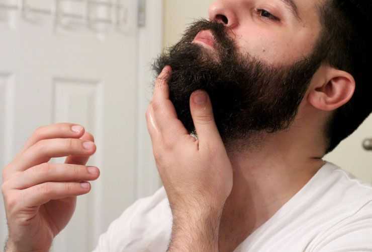 तेजी से विकास के लिए घर पर दाढ़ी स्पा करने के लिए 4 आसान तकनीकें
