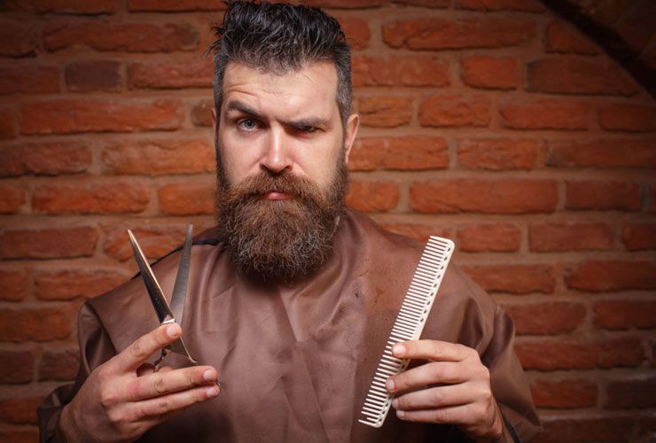 Как да подстригвате и оформяте брадата си като професионалист у дома, когато салонът е затворен