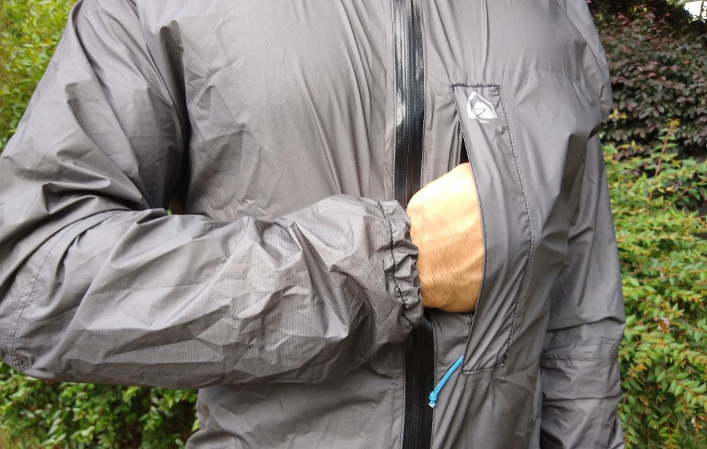 zpacks अनुलंब छाती जेब हल्के बारिश जैकेट