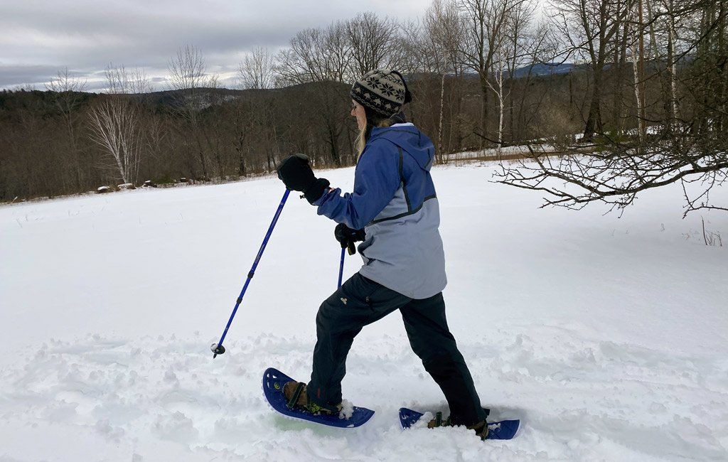 कैसे snowshoes में चलने के लिए