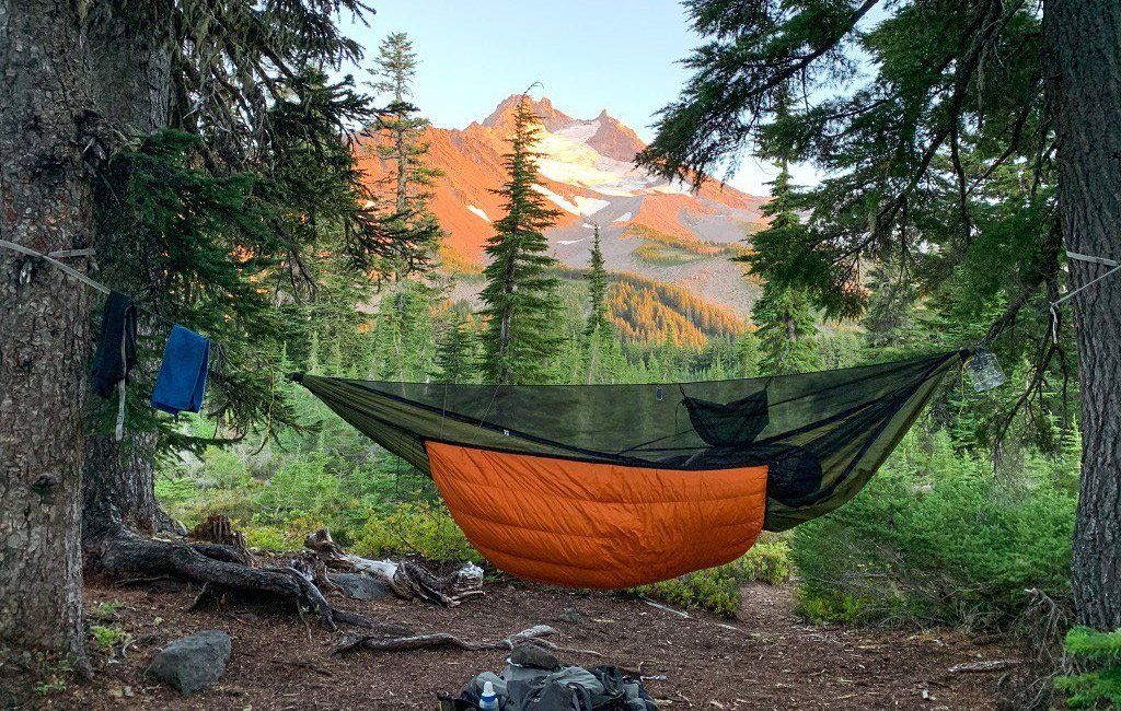 full hengekøye camping oppsett med underquilt og bug net