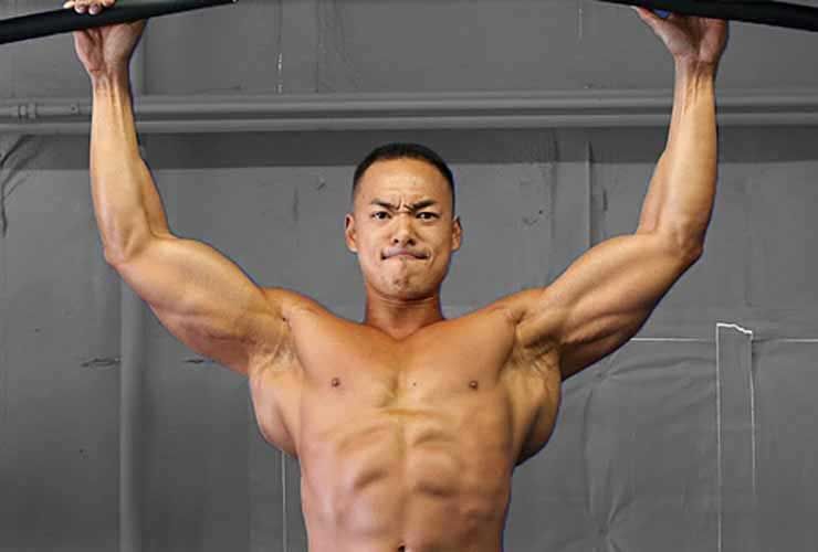 Chin-Ups Vs. Издърпвания: Кой изгражда по-широк, дебел и по-силен гръб