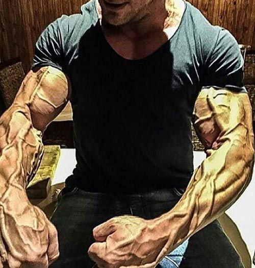 Comment obtenir ces veines de biceps éclatantes