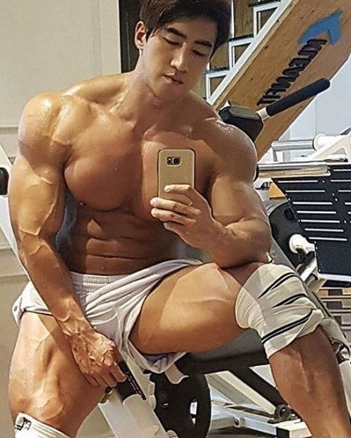 Wie is deze bodybuilder en waarom wordt hij de 'Aziatische Arnold Schwarzenegger' genoemd
