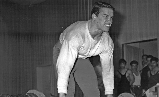 강력한 리프터가되는 데 도움이되는 Arnold Schwarzenegger의 5 가지 교육 원리