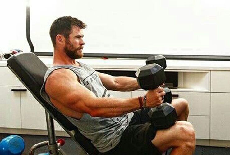 Consejos de entrenamiento de brazos para desarrollar bíceps y tríceps como los de Thor