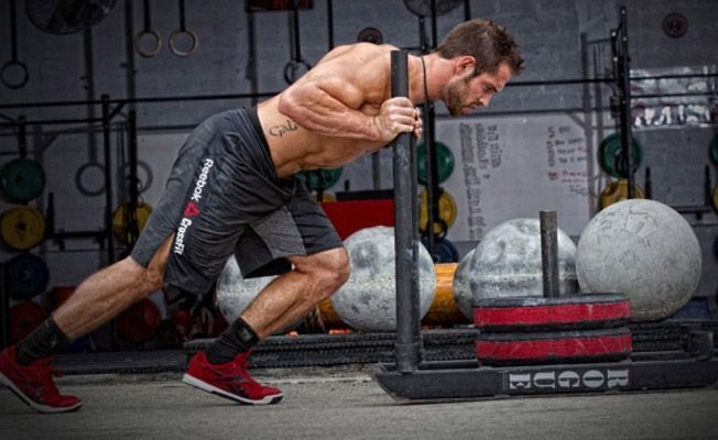 Vai jūs faktiski varat veidot muskuļus un izskatīties kā kultūrists, veicot CrossFit?