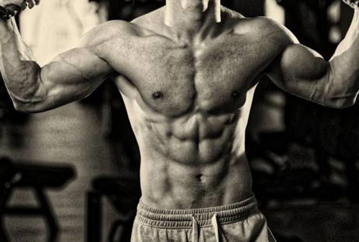 Hvis du ikke bruger steroider, skal du træne hver muskelgruppe to gange om ugen for at blive større og stærkere