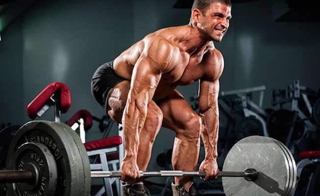 Screw Genetics, voici 5 règles d'entraînement que les hommes maigres devraient suivre pour gagner du muscle