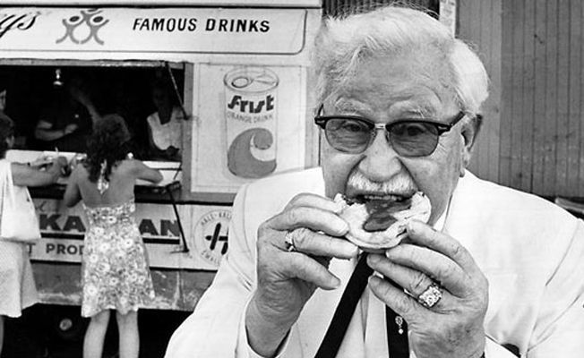 Story Of KFC Founder: Oberst Sanders var 62 år da han startet KFC