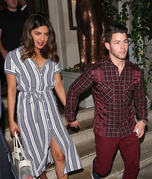 Shah Rukh Khan은 Priyanka Chopra와 Nick Jonas의 '결혼식'에 대해 그렇게 증언하지 않았습니다.