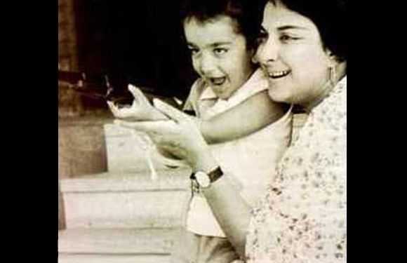 Bērnības fotogrāfijas ar Bollywood Celebs-Sanjay Dutt