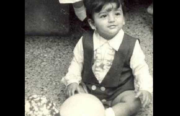 Fotos de la infancia de celebridades de Bollywood-John Abraham