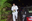 Сочетание образа Саифа Али Кхана с белыми брюками и синими эспадрильями на конец года - радость