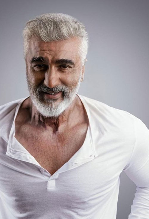 8 indiske mandlige berømtheder over 50 år, der sætter stilmål for mænd halvdelen af ​​deres alder