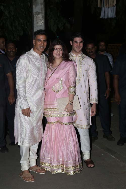 Aarav는 Diwali를 위해 20 년 전의 그의 아버지 Akshay Kumar로 옷을 입고 있으며 쌍둥이 목표입니다.