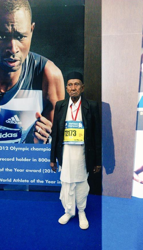 Старейшие индийские бегуны, которые бегают крутые марафоны, а мы можем бегать только за деньгами