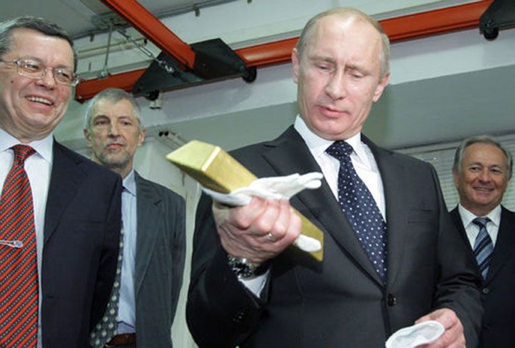 Es posible que Putin nunca aparezca en la lista de ricos de Forbes, pero su riqueza personal es más grande que la de Bill Gates