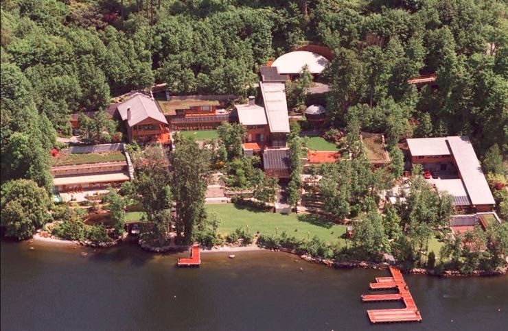 सिएटल में एक झील घर, बिल गेट्स के साथ उनके पड़ोसी के रूप में