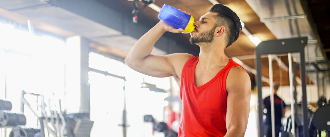 5 preprostih nasvetov za moške, ki skušajo hkrati shujšati in pridobiti mišice