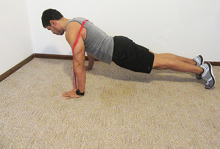 Jednostavne vježbe za muškarce koji koriste osnovne trake otpora za krajnju čvrstoću jezgre