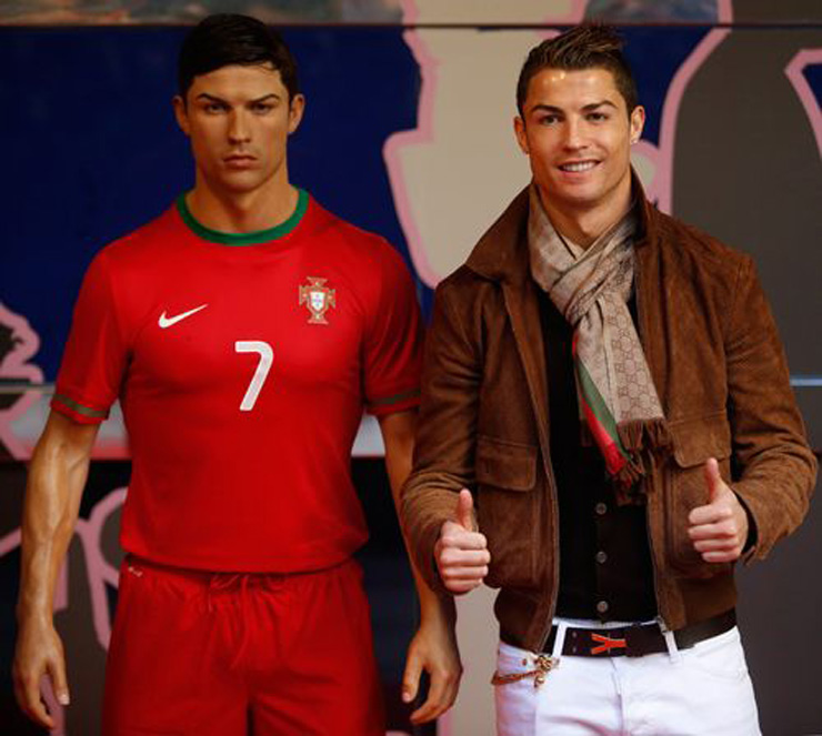 Ronaldo lesz az első labdarúgó, aki 1 milliárd dollárt keres
