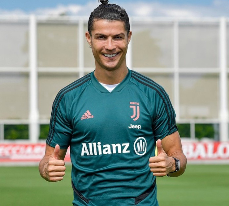 Ronaldo saab esimeseks jalgpalluriks, kes teenis 1 miljard dollarit