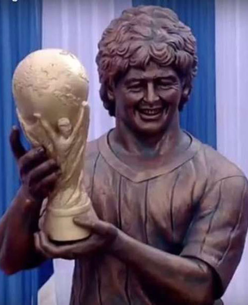 Вот рейтинг 10 худших футбольных статуй: от Бонера Роналду до взгляда Месси-убийцы-психа.