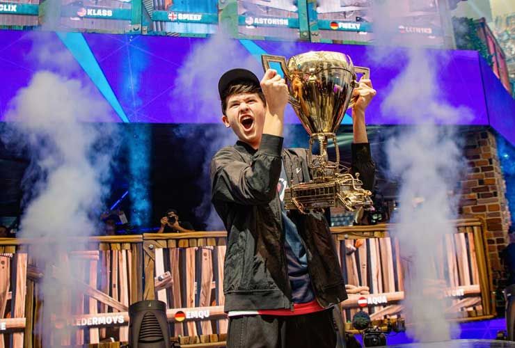 Koliko 16-letni zmagovalec svetovnega pokala Fortnite dolguje davke od svojih nagrad v višini 3 milijone dolarjev