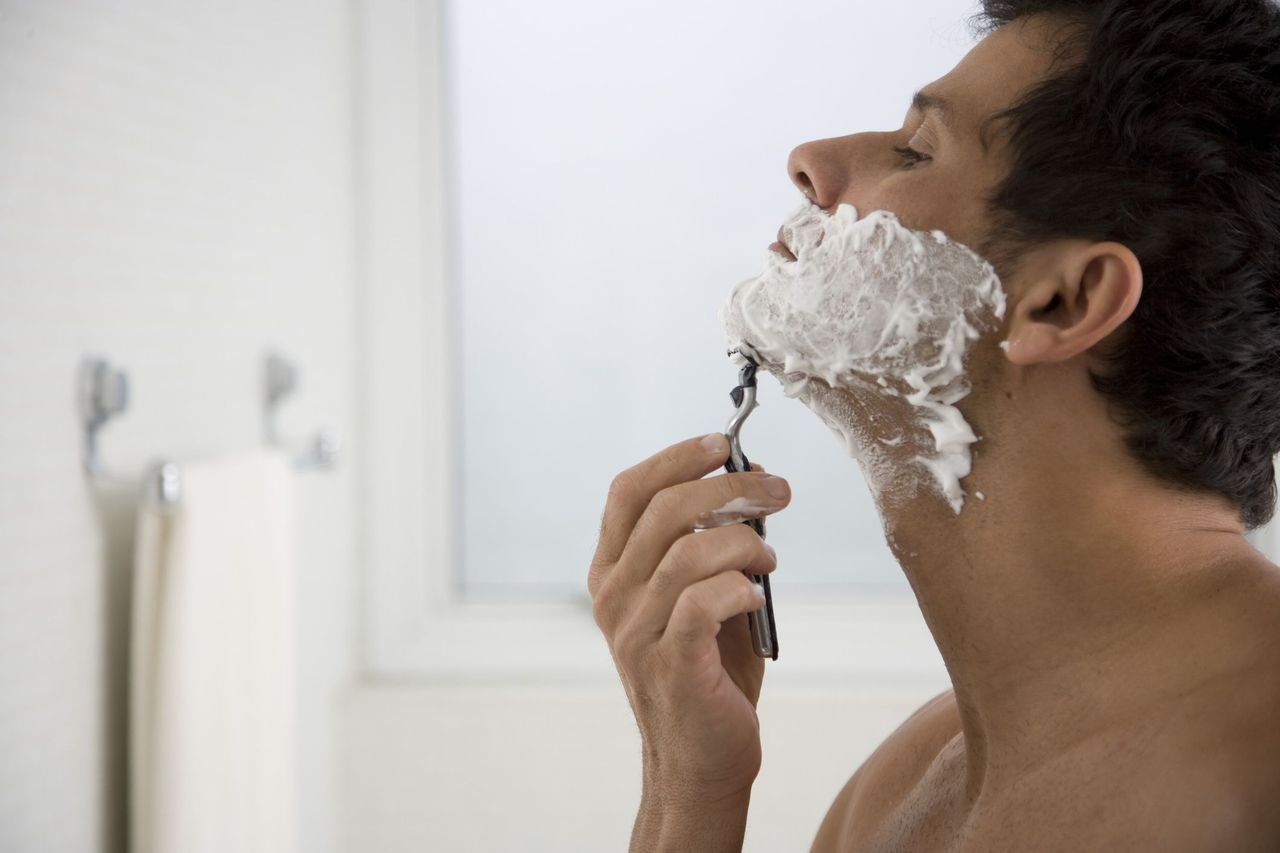 Bezbolesne porady dotyczące usuwania włosów dla współczesnego mężczyzny