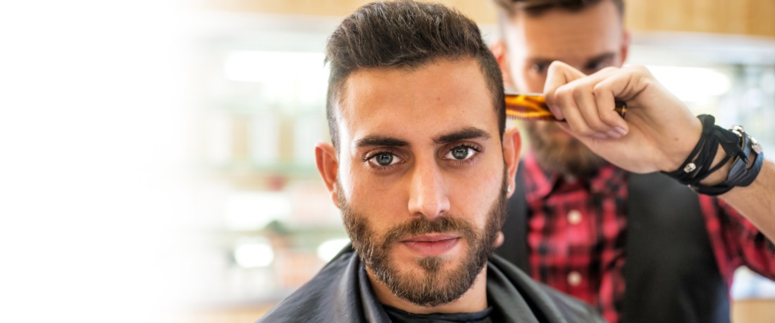 De bästa hårstylingprodukterna för män baserat på deras hårtyp och struktur