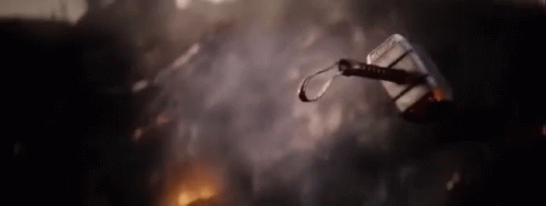 A Chris Evans li va agradar agafar més el martell de Thor que l’escut del capità Amèrica