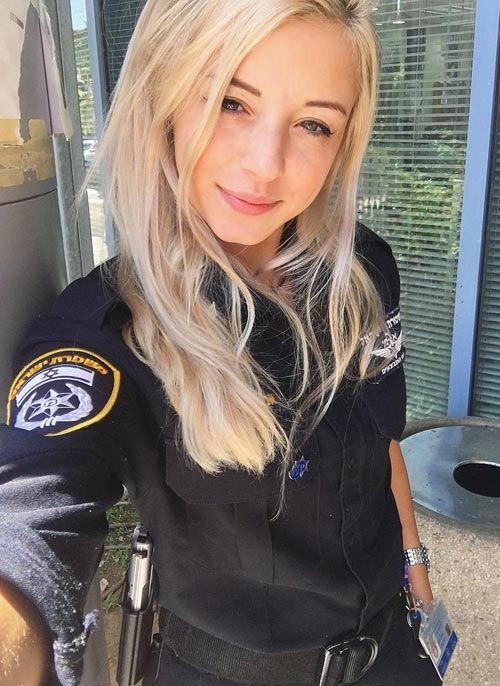 दुनिया भर से महिला पुलिस अधिकारी