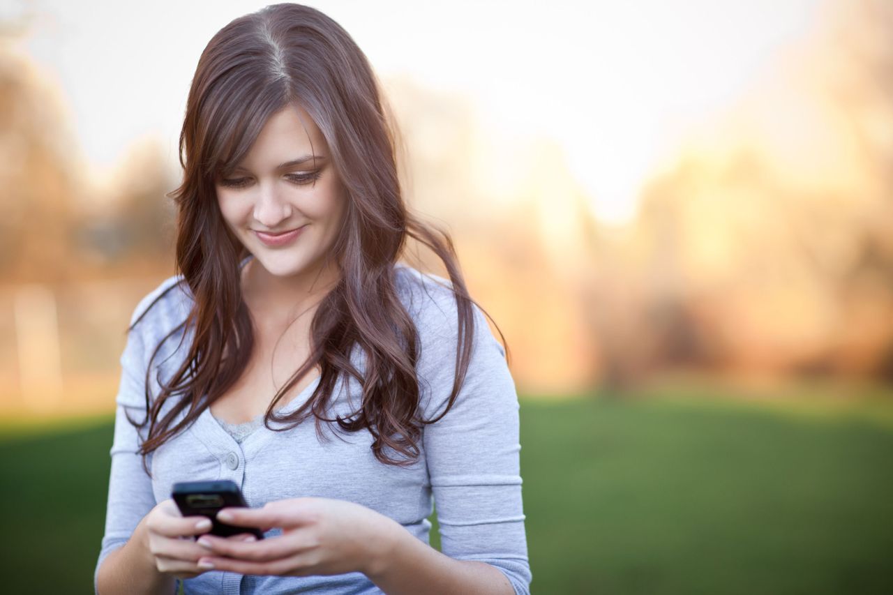 4 eenvoudige manieren om sociale media te gebruiken om vrouwen online te ontmoeten
