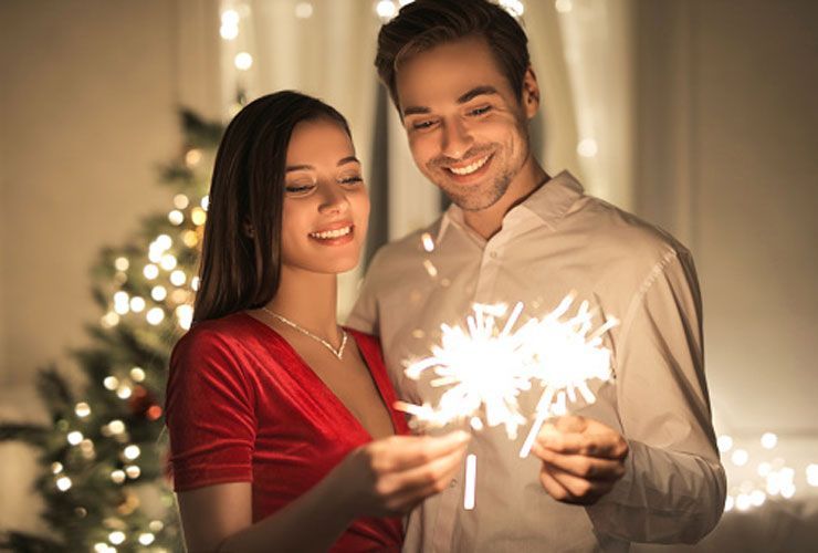 5 formas de invitar a salir a la chica de la que estás enamorado para una fiesta de fin de año