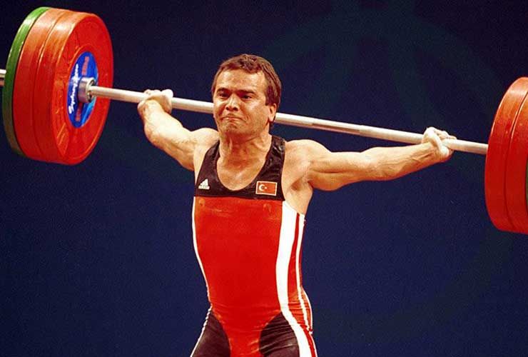 Наим Сюлейманов, Единственият човек в историята на вдигането на тежести, който вдига тройно повече телесно тегло
