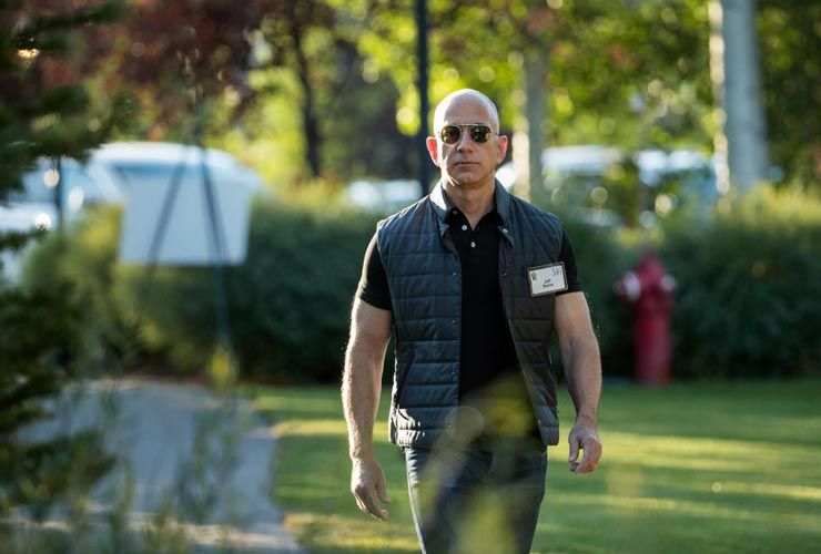Cómo el CEO de Amazon, Jeff Bezos, se transformó de flaco a aficionado