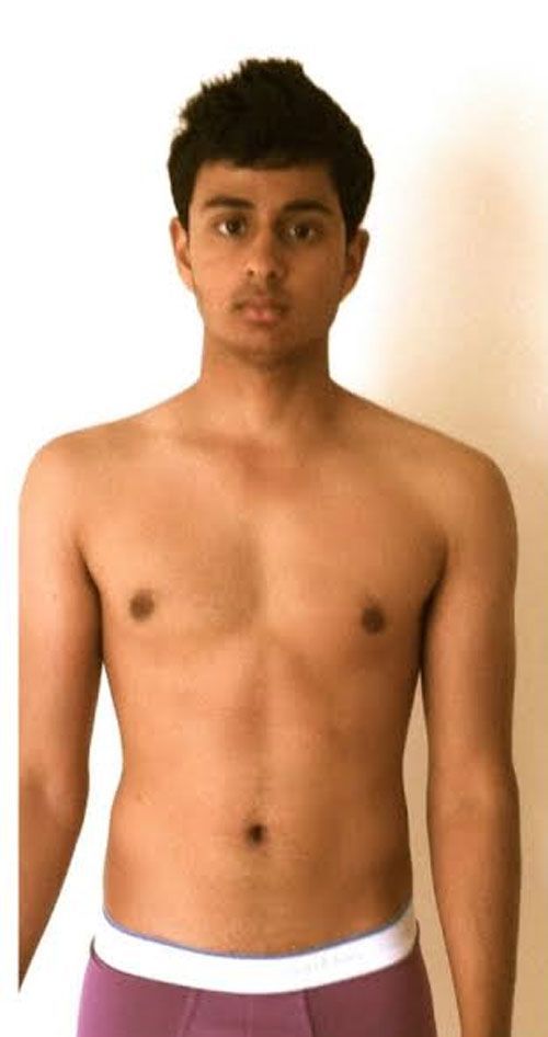 Malato di essere un ragazzo magro, alimentazione di qualità e allenamento con i pesi hanno Dhinil Jacked e sicuro di sé