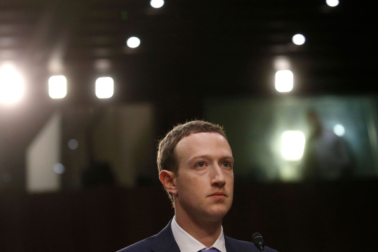 Mark Zuckerberg idegen vagy robot?