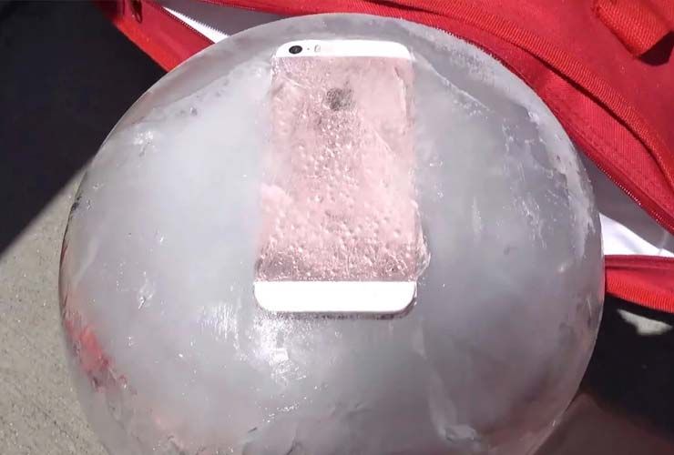 Varför lägger människor sina iPhones i frysen?