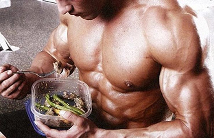 Wat te eten voor en na een training om spieren op te bouwen en vet te verliezen