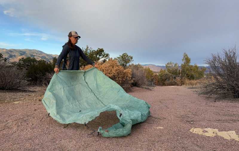   pagse-set up ng hyperlite mountain gear flat tarp