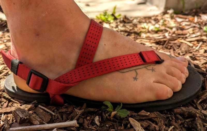   inseguimento huaraches cinturino sandali