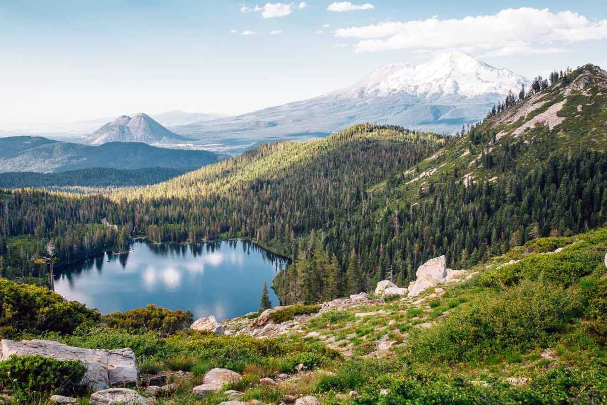 Putovanje s ruksakom do Heart Lakea u planini Shasta