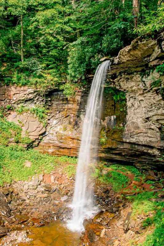 Vodopád Falls of the Hill Creek v Západní Virginii
