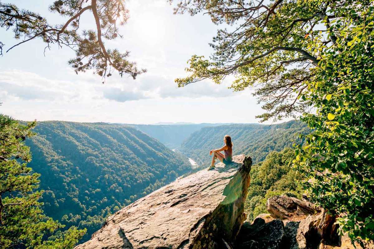 Sendero de la montaña de belleza en Virginia Occidental