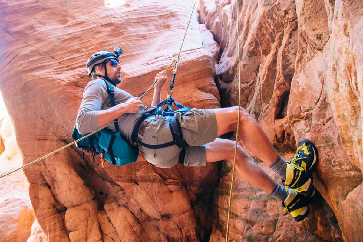 Michael si respinge in uno slot canyon