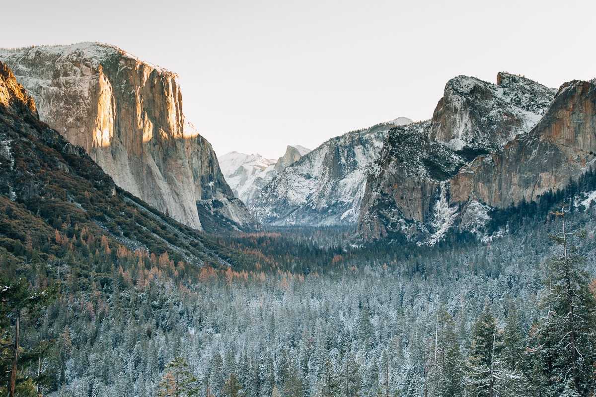 Yosemitské údolie pokryté snehom